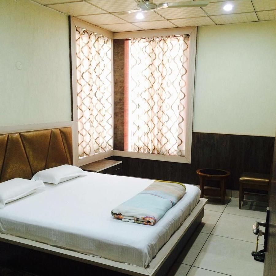 Maharaja Palace Hotel Rohtak Luaran gambar
